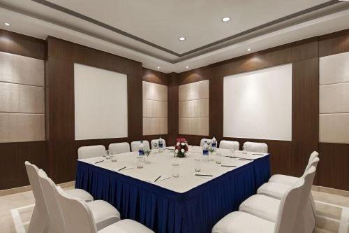 Inde Hotel Signature Tower Ґурґаон Екстер'єр фото
