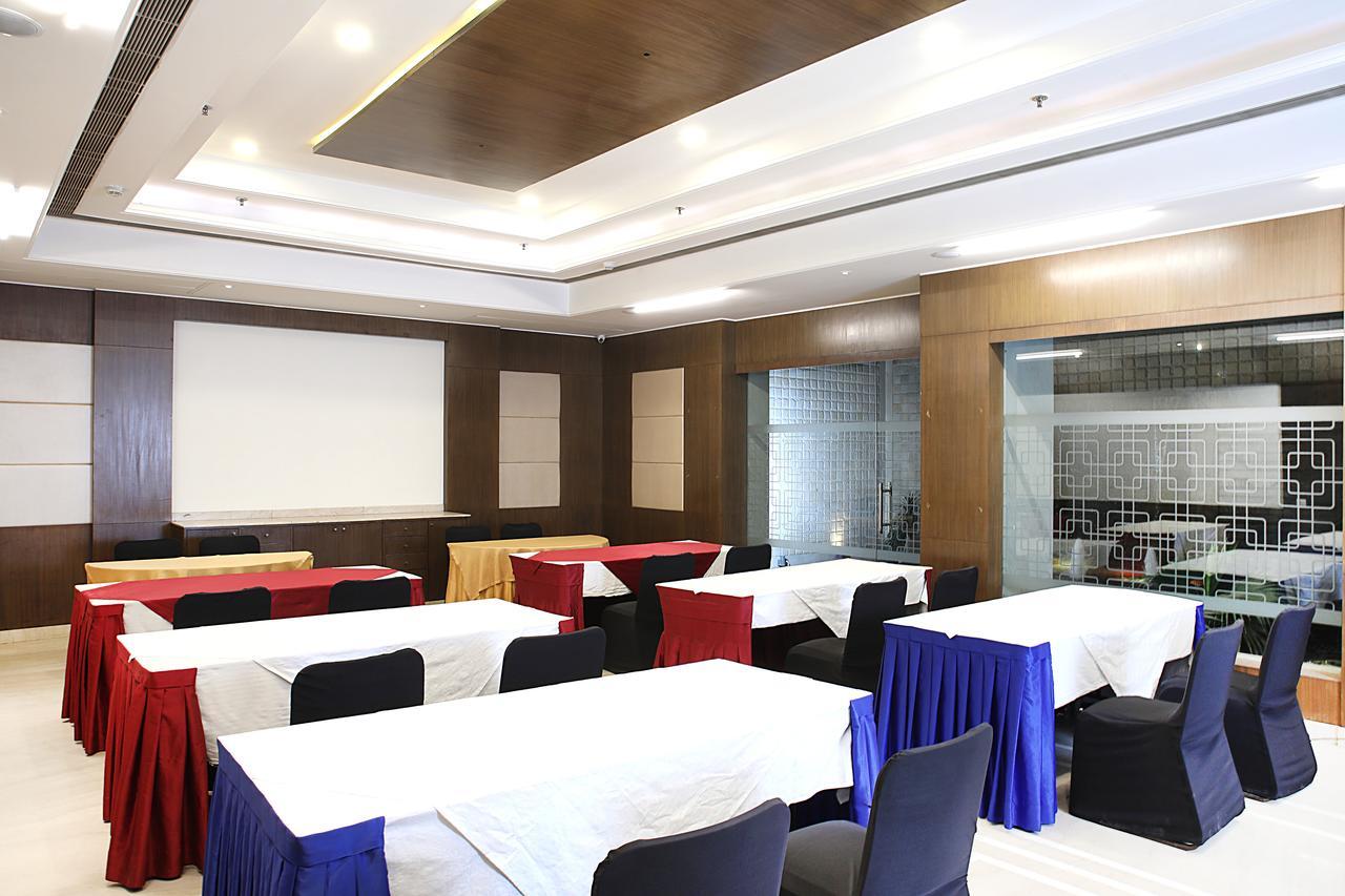 Inde Hotel Signature Tower Ґурґаон Екстер'єр фото