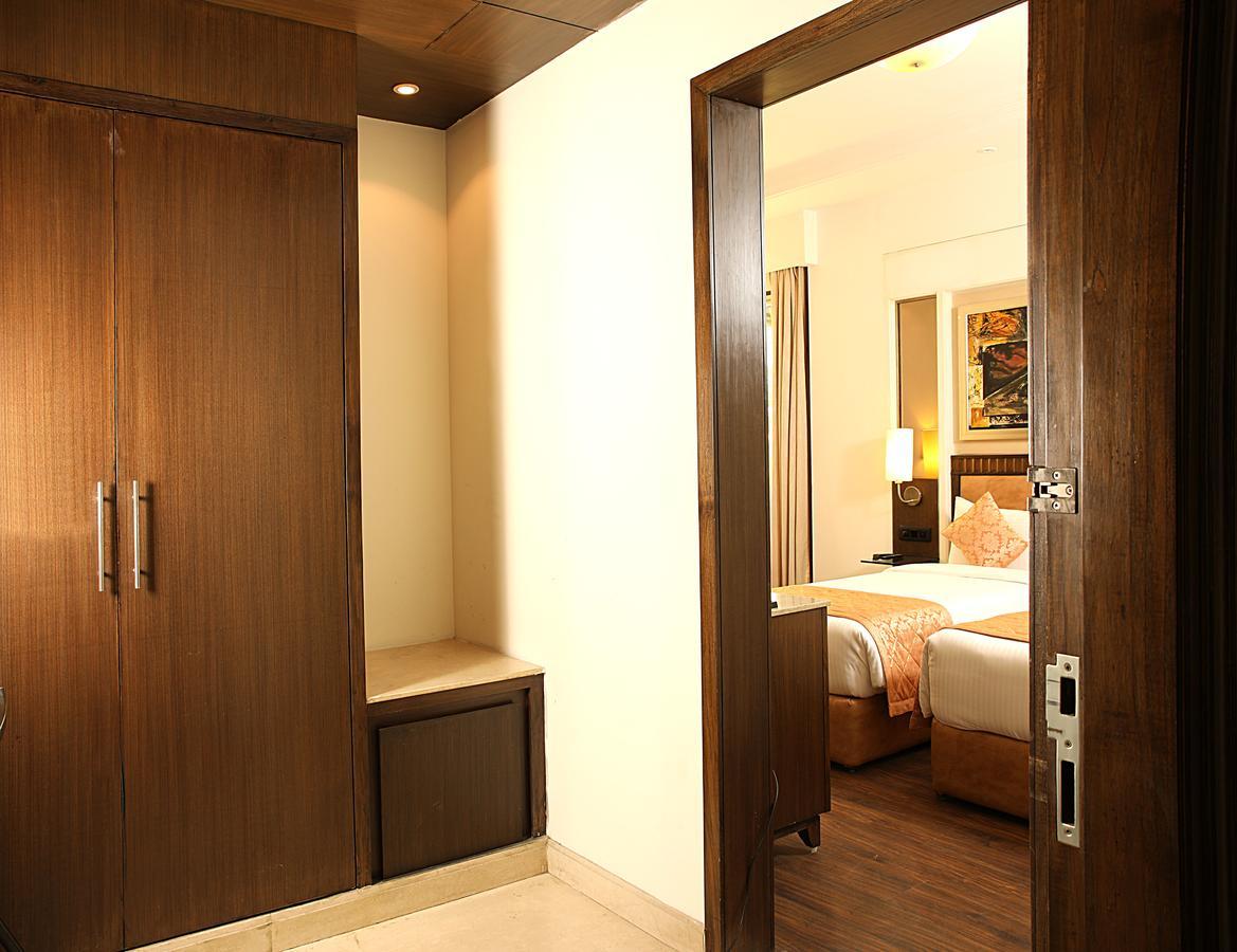 Inde Hotel Signature Tower Ґурґаон Екстер'єр фото